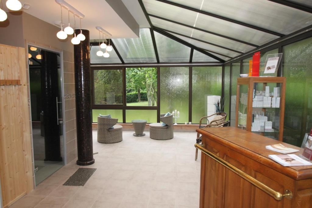 סריל-סור-מר Hostellerie Et Spa De La Vieille Ferme מראה חיצוני תמונה