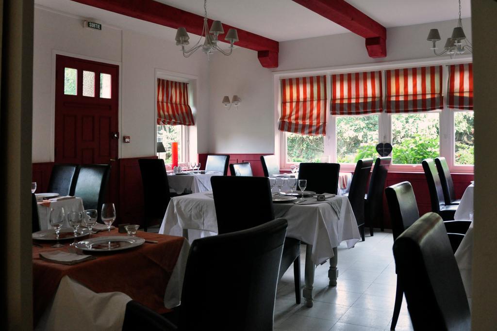 סריל-סור-מר Hostellerie Et Spa De La Vieille Ferme מראה חיצוני תמונה